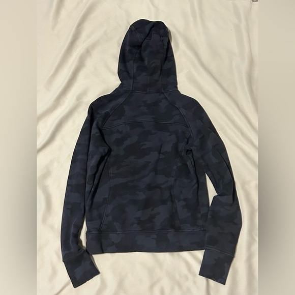 Lululemon Loungeful Hoodie in Heritage 365 Camo Deep Coal Multi - Size 4 - Picture 6 of 8